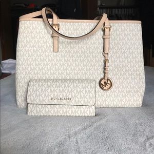BRAND NEW Michael Kors purse and wallet set